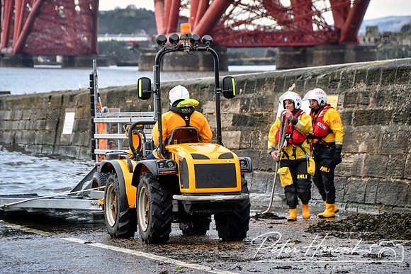 RNLI - Queensferry Loony Dook 0073