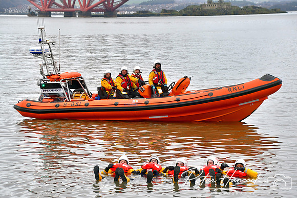 RNLI - Queensferry Loony Dook 0039