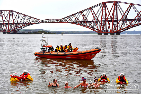 RNLI - Queensferry Loony Dook 0047