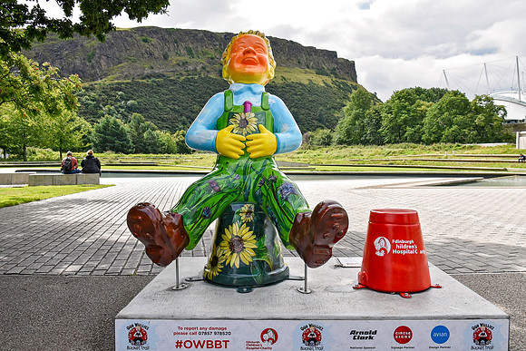 Bucket Full oSunshine 3 - Lissie Art - Scottish Parliament