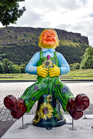 Bucket Full oSunshine 2 - Lissie Art - Scottish Parliament