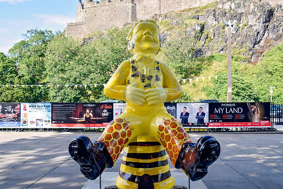Help Ma Bees 1 - Castle Terrace - Nicola Boon
