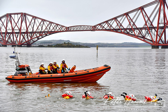 RNLI - Queensferry Loony Dook 0041