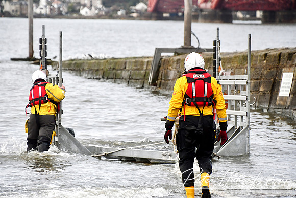 RNLI - Queensferry Loony Dook 0082