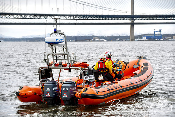 RNLI - Queensferry Loony Dook 0080