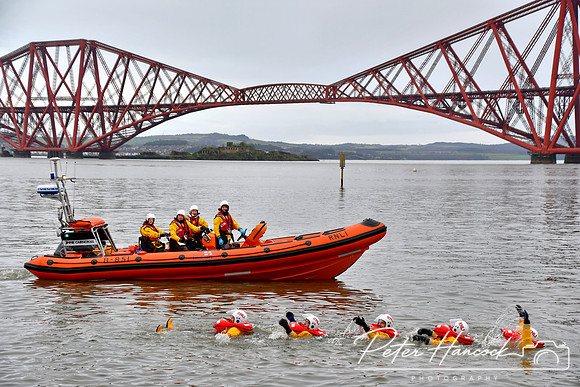 RNLI - Queensferry Loony Dook 0040
